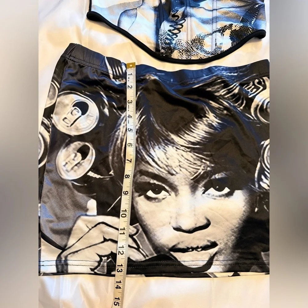 Retro Graphic Print Corset + Mini Skirt Set 🖤
Size: L - Picture 4 of 6